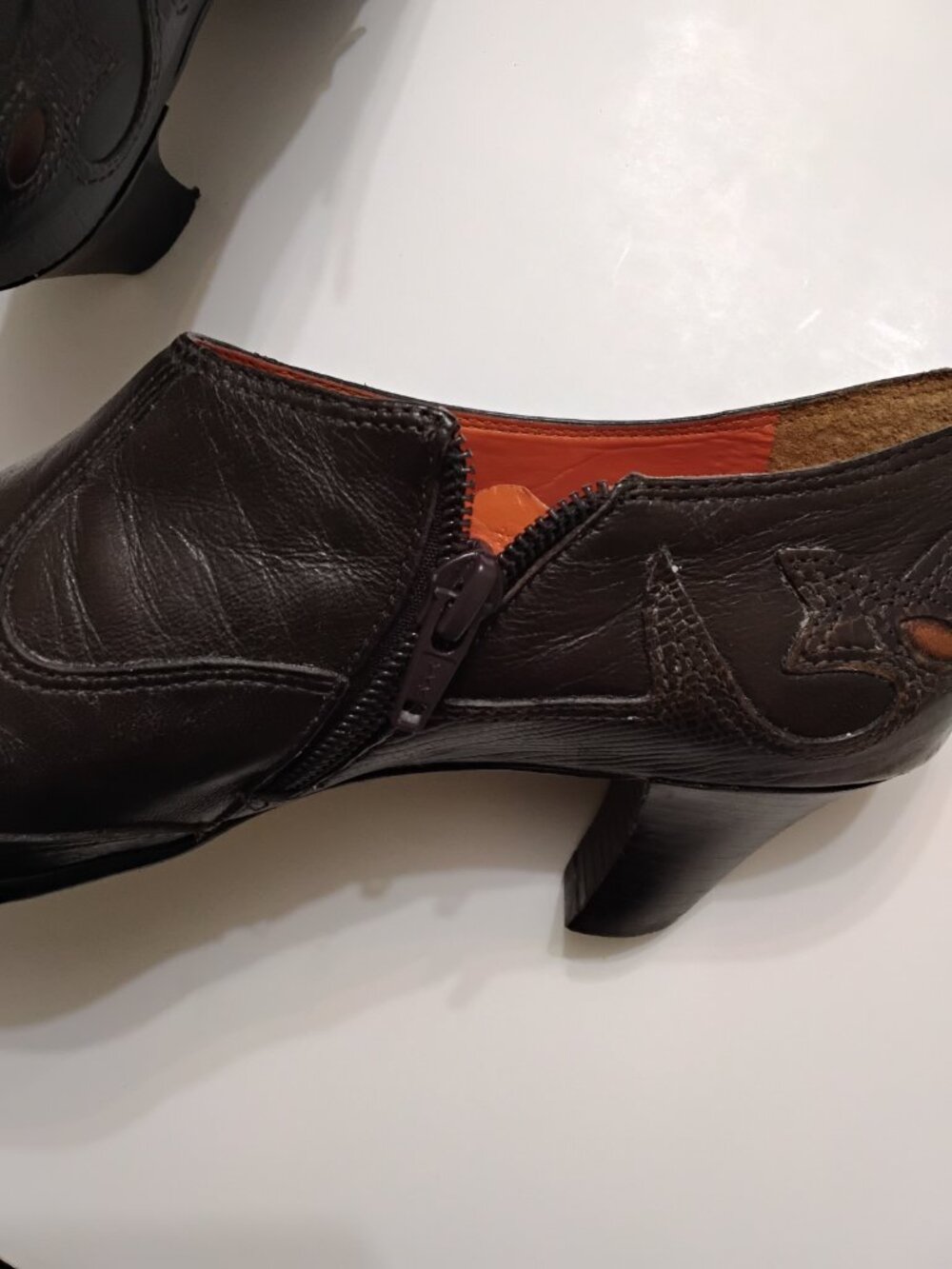 Vintage Y2K-style Antonio Melani brown leather western ankle boots/shooties. 7.5 - Picture 8 of 12